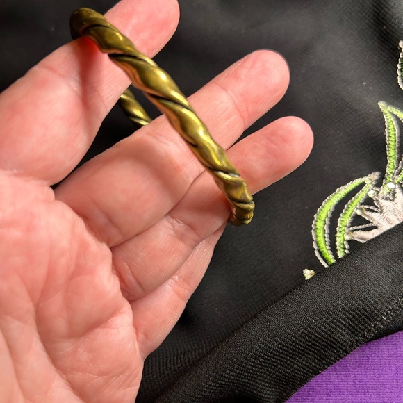 VTG Twisted Bohemian brass bangle bracelet. Unbranded. - Picture 5 of 7